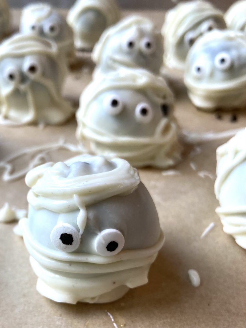 white chocolate oreo truffles decorated to look like mummys